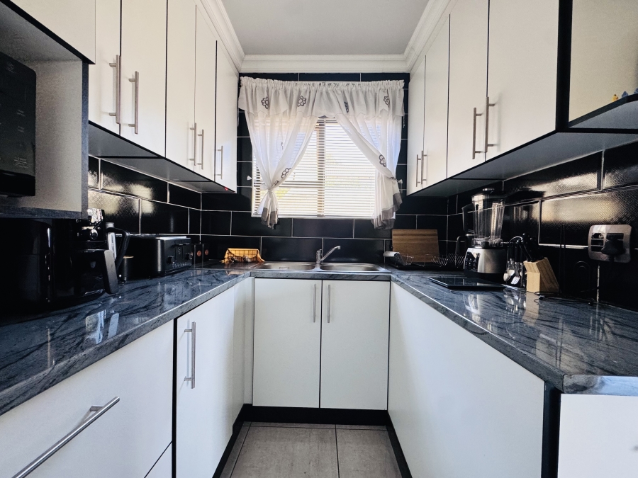4 Bedroom Property for Sale in Wilkoppies North West